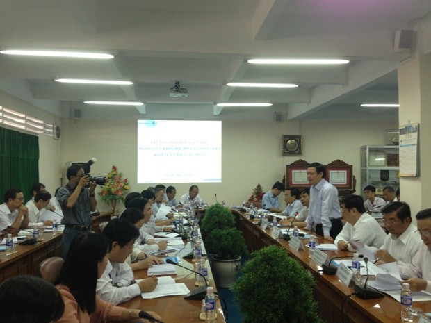 GS.,TS. Vương Đình Huệ phát biểu tại buổi làm việc với ĐH Cần Thơ